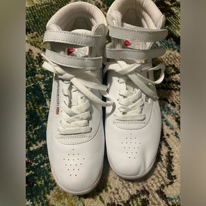 REEBOK Classic Hightop in White! Near perfect condition. Women’s size 8.